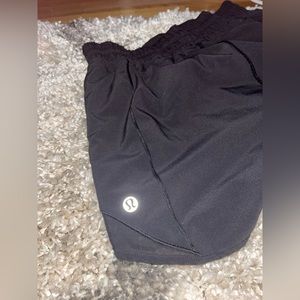 Lululemon Black high rise hotty hots shorts